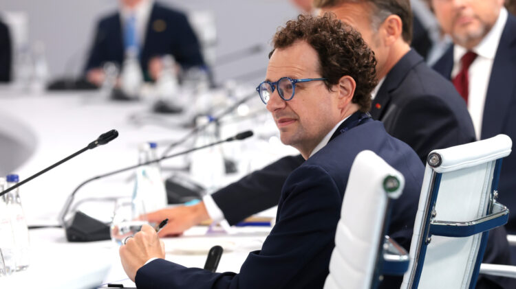 Prospektus IPO Anthropic Ungkap Rugi dan Risiko AI bagi Manusia