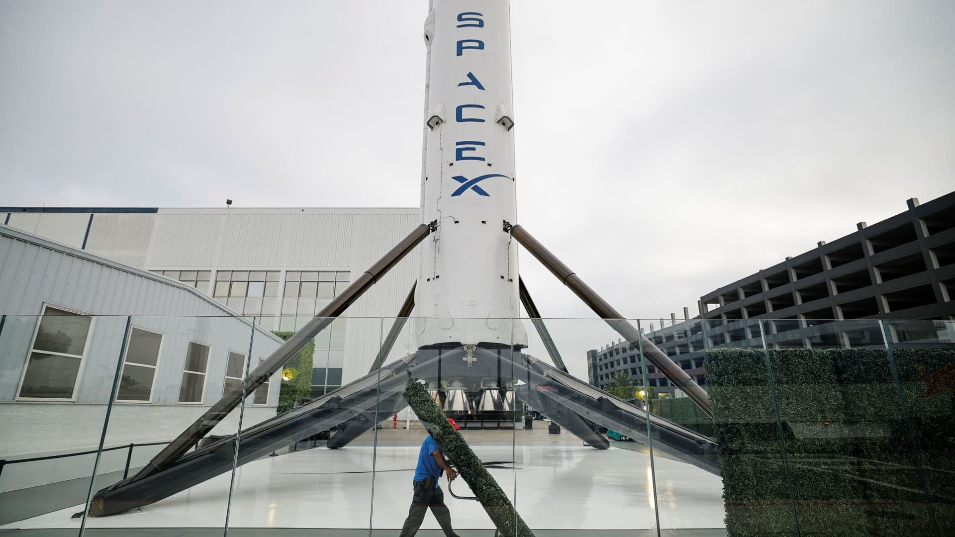 SpaceX Akuisisi Spektrum 800 MHz, Saham Operator AS Turun