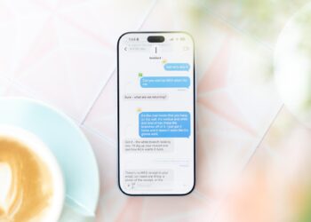 Instinct Hadapi Persaingan Muse dan Dots dengan Asisten Berbasis Teks