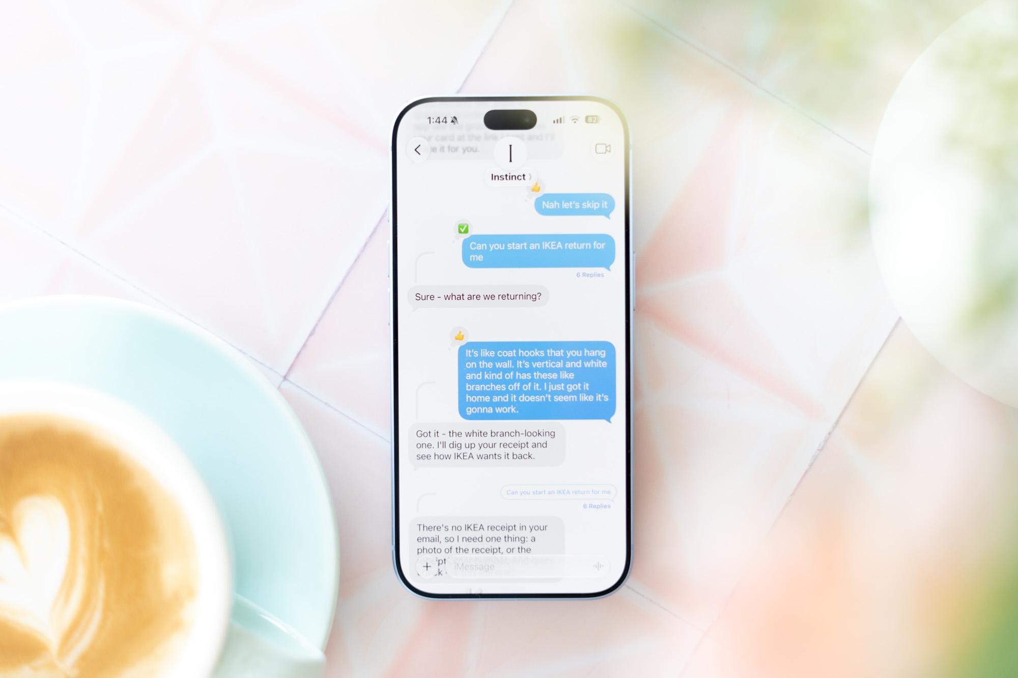 Instinct Hadapi Persaingan Muse dan Dots dengan Asisten Berbasis Teks