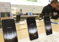 Huawei Perkuat Bisnis Ponsel saat Pasar Mobil Listrik Melambat