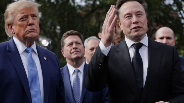 Trump Beri Medali Sains dan Teknologi kepada Musk hingga Dell