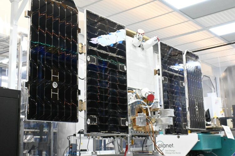 Google Uji Chip TPU di Orbit, Starship Butuh 1.800 Peluncuran
