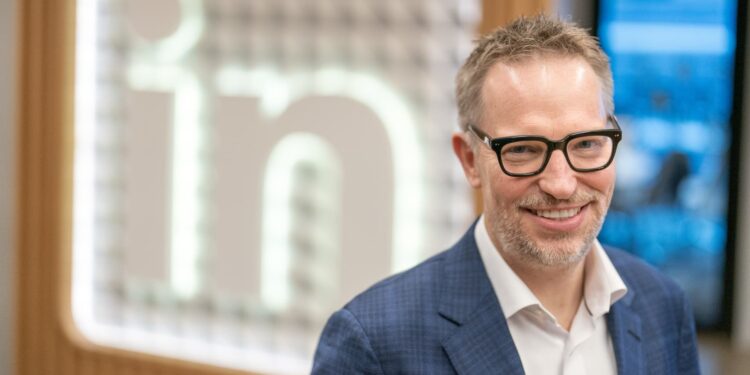 Ryan Roslansky Akan Tinggalkan Microsoft pada Akhir 2026