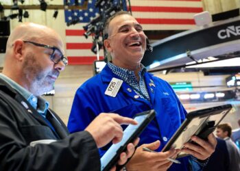 S&P 500 Cetak Rekor di Atas 7.800, Webull Tertekan Isu China