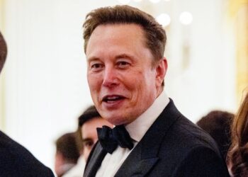 Saham SpaceX Naik Hampir 8%, Elon Musk Kembali Jadi Triliuner