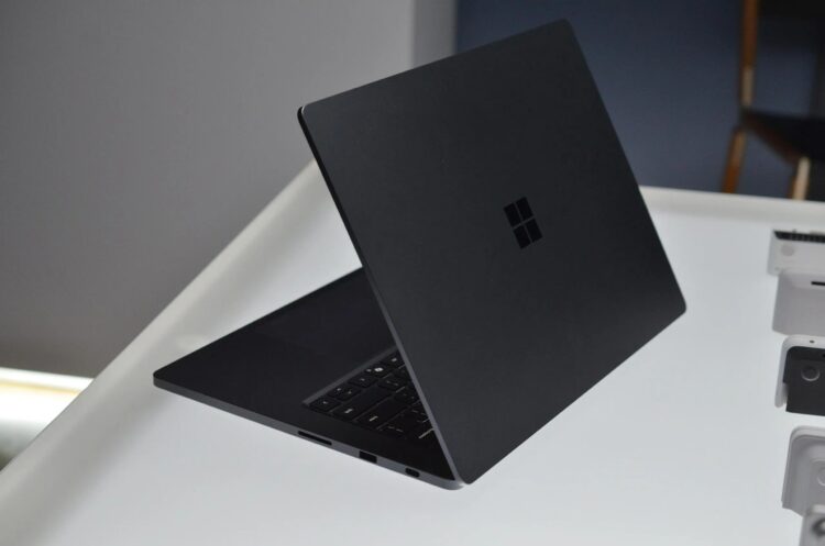 Surface Laptop Ultra Dirilis 16 Oktober, Harga Mulai $2.599