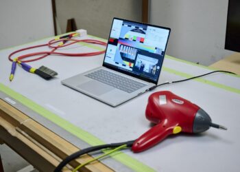 Microsoft Uji Surface Laptop Ultra untuk Menantang MacBook Pro