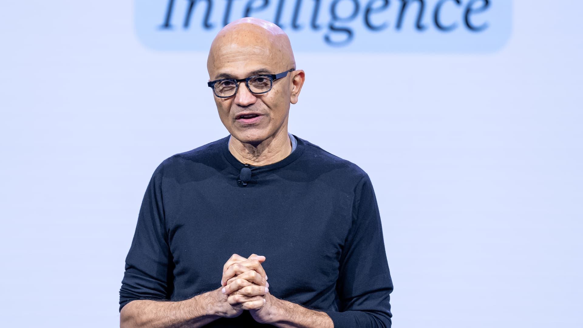 Nadella Minta AI Canggih Punya Tombol Darurat yang Dikendalikan Manusia